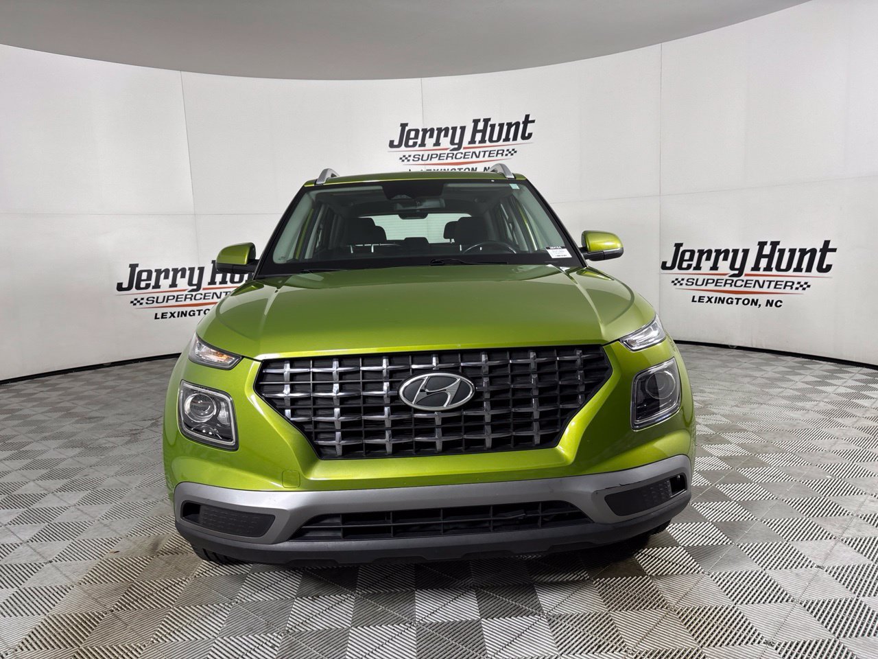 Used 2023 Hyundai Venue SEL FWD image 2