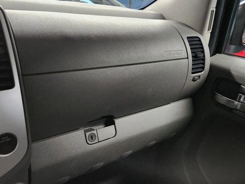 Used 2014 Nissan Frontier SV image 34