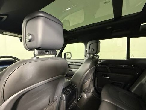 Used 2025 Land Rover Defender 110 X-Dynamic SE AWD/4WD image 25