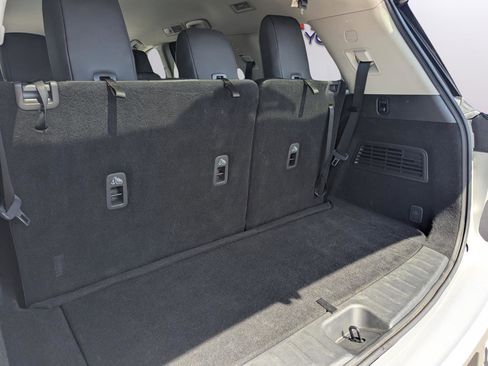 Used 2023 Nissan Pathfinder SL image 14