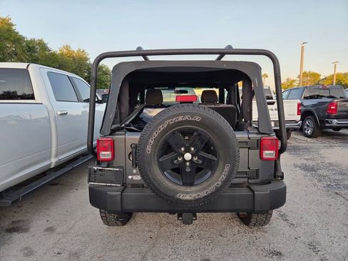 Used 2018 Jeep Wrangler Sport AWD/4WD image 4