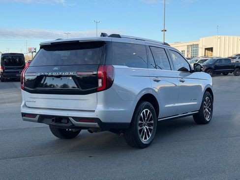 Used 2025 Ford Expedition Platinum image 8