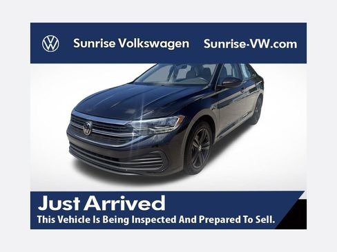 Used 2024 Volkswagen Jetta SE w/ Panoramic Sunroof Package FWD image 1