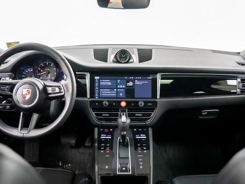 Certified 2025 Porsche Macan image 21