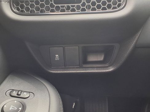 Certified 2026 Honda HR-V LX image 9