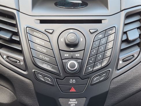 Used 2015 Ford Fiesta SE image 18