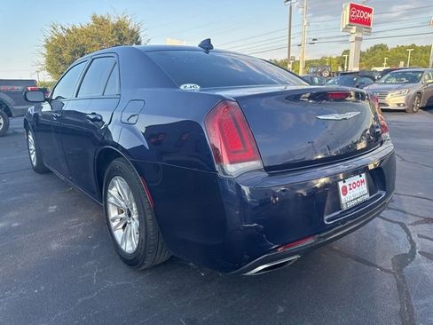 Used 2017 Chrysler 300 S RWD image 7