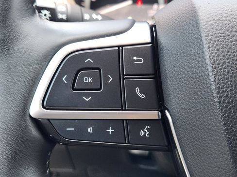 Used 2021 Toyota Highlander Limited FWD image 24