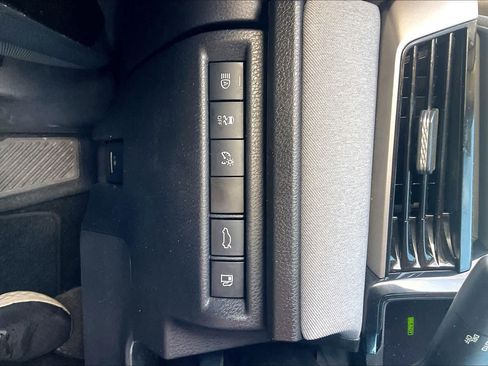 Used 2025 Toyota Camry Hybrid FWD image 33