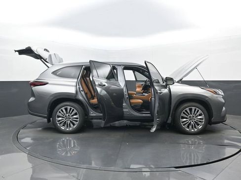 New 2026 Toyota Highlander Platinum AWD/4WD image 33