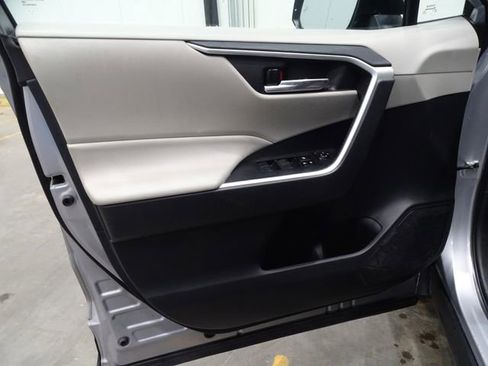 Used 2021 Toyota RAV4 XLE w/ Convenience Package image 16