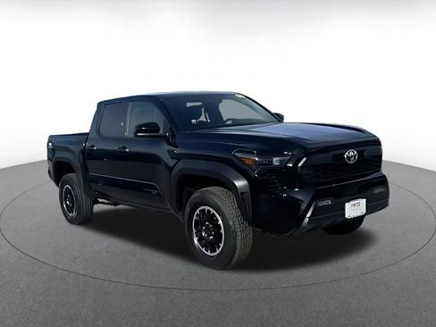 Used 2025 Toyota Tacoma SR image 15