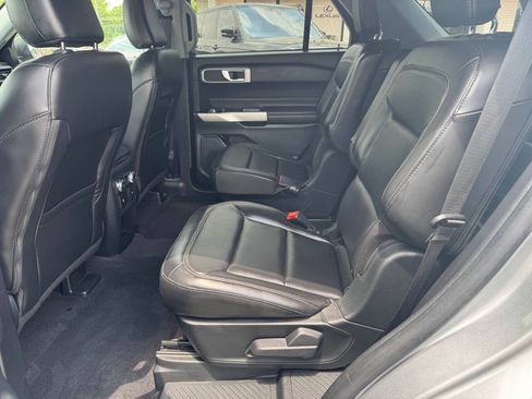 Used 2021 Ford Explorer XLT w/ Equipment Group 202A RWD image 17