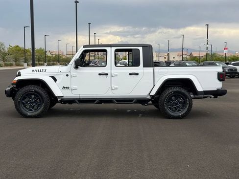 Used 2023 Jeep Gladiator Sport AWD/4WD image 2