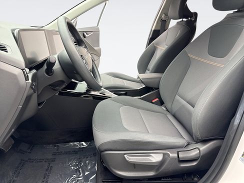 Used 2023 Kia Niro LX image 11