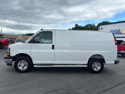 Used 2025 Chevrolet Express 2500 w/ Driver Convenience Package RWD image 3