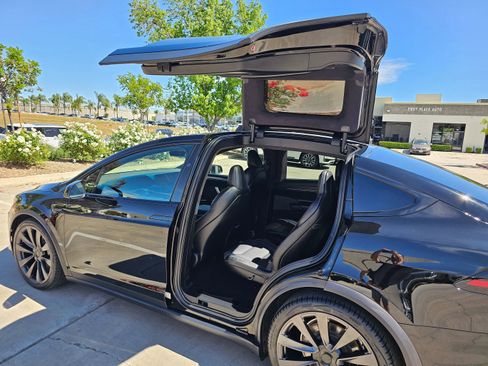 Used 2022 Tesla Model X Plaid image 21