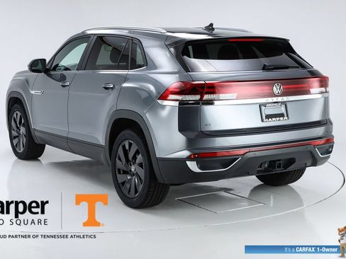 Used 2024 Volkswagen Atlas Cross Sport SE w/ Panoramic Sunroof Package FWD image 7
