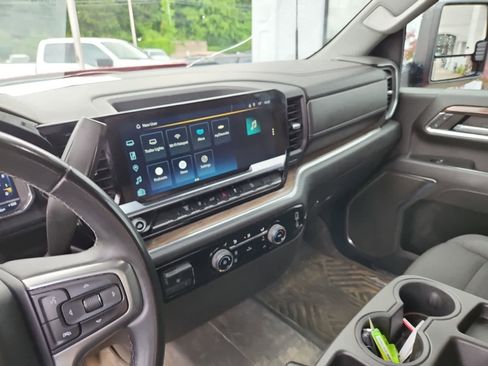 Used 2024 Chevrolet Silverado 2500 LT AWD/4WD image 10