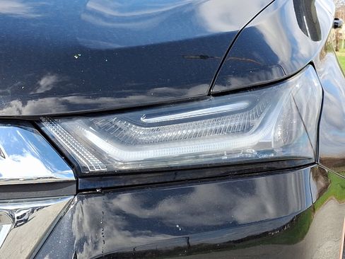 Used 2022 Chevrolet Traverse LT image 9