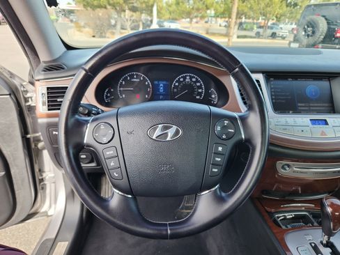 Used 2011 Hyundai Genesis 3.8 w/ Technology Pkg 4 image 9