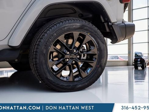 Used 2023 Jeep Wrangler Unlimited Sahara w/ Cold Weather Group AWD/4WD image 37