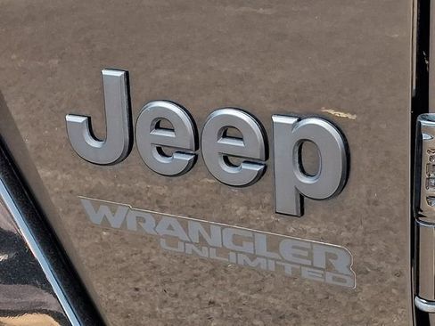 Used 2021 Jeep Wrangler Unlimited Sahara AWD/4WD image 30