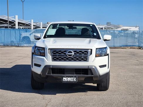 Used 2024 Nissan Frontier SV image 2