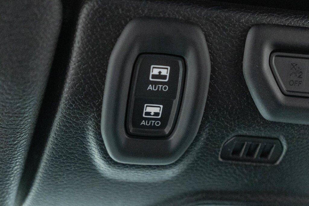 Used 2022 Jeep Wrangler Unlimited Sahara w/ Cold Weather Group AWD/4WD image 31