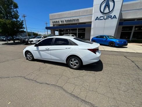 Used 2021 Hyundai Elantra SE FWD image 6