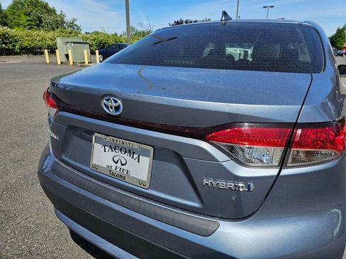 Used 2022 Toyota Corolla LE w/ Premium Interior Package FWD image 17