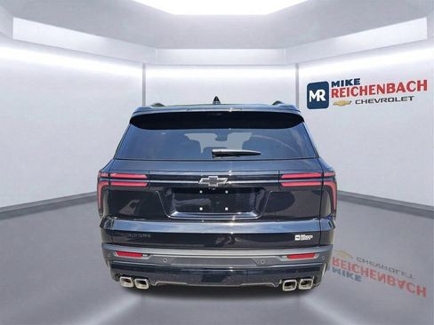 Used 2026 Chevrolet Traverse LT w/ Midnight/Sport Edition FWD image 5
