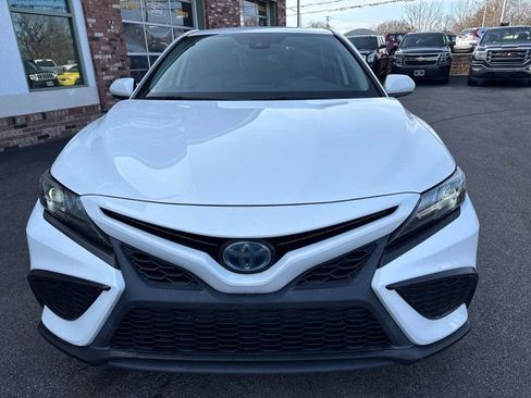 Used 2021 Toyota Camry SE image 2