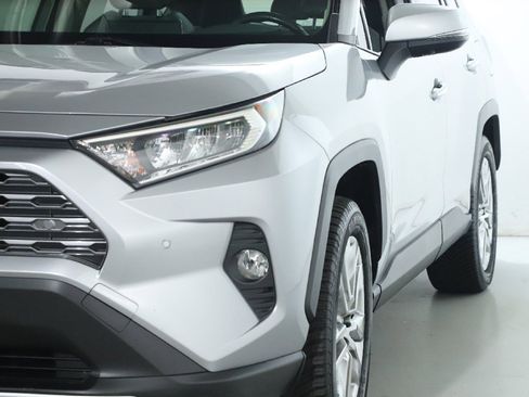 Used 2021 Toyota RAV4 Limited image 4