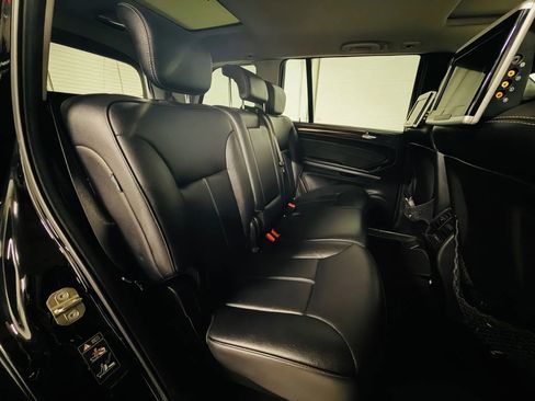 Used 2010 Mercedes-Benz GL 450 4MATIC image 11