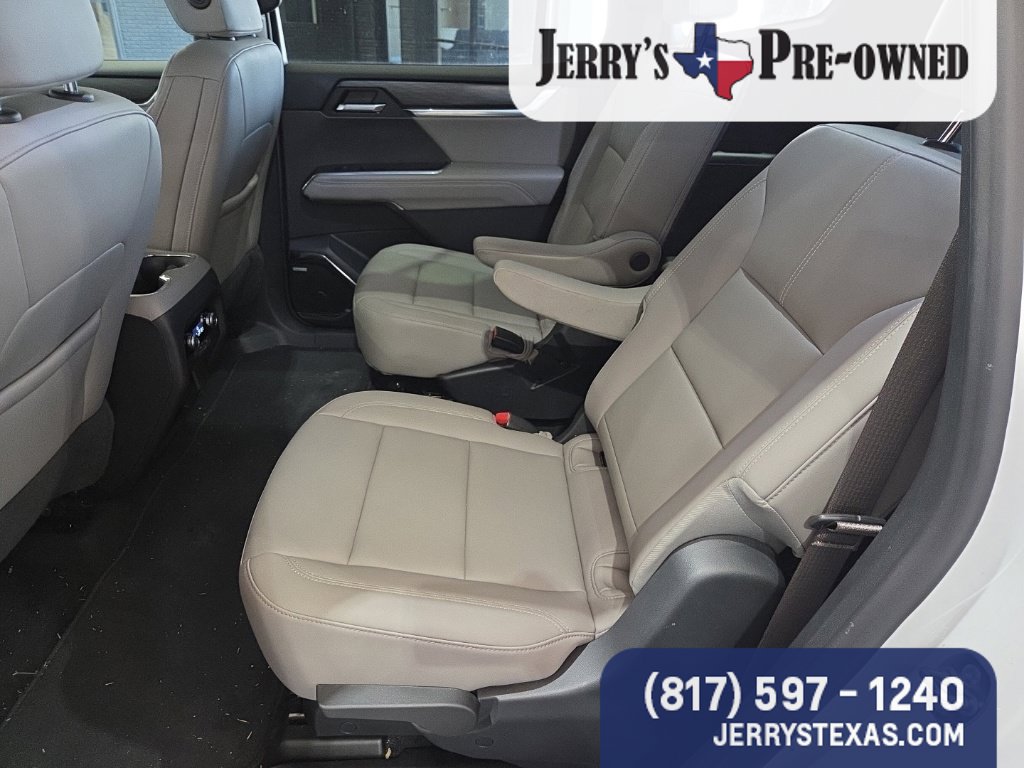 Used 2026 GMC Acadia Elevation w/ Elevation Premium Package FWD image 16