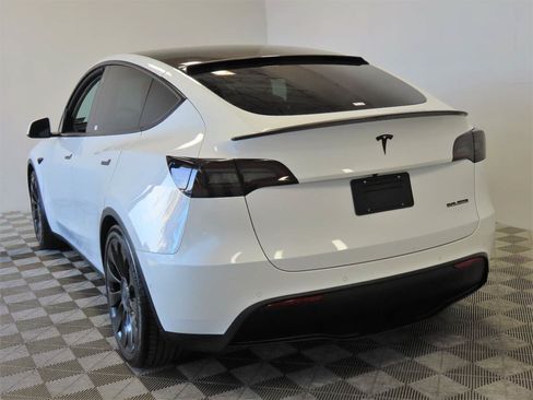 Used 2022 Tesla Model Y Performance AWD/4WD image 3