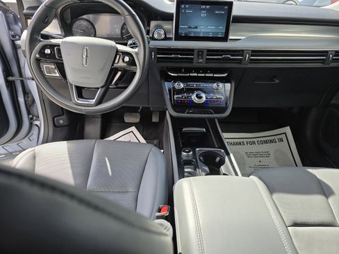 Used 2022 Lincoln Corsair AWD w/ Premium Package image 9