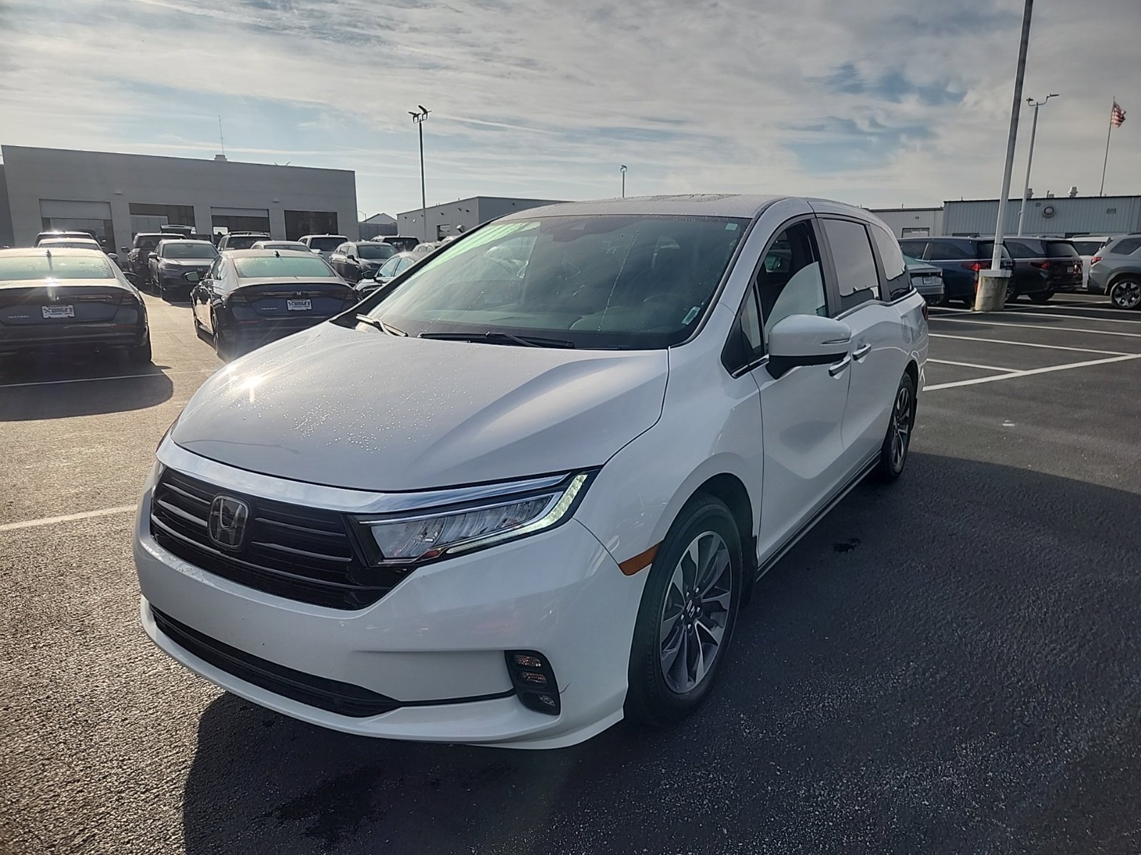 Used 2024 Honda Odyssey EX-L image 2
