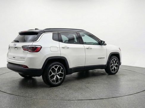 Used 2025 Jeep Compass Limited image 7