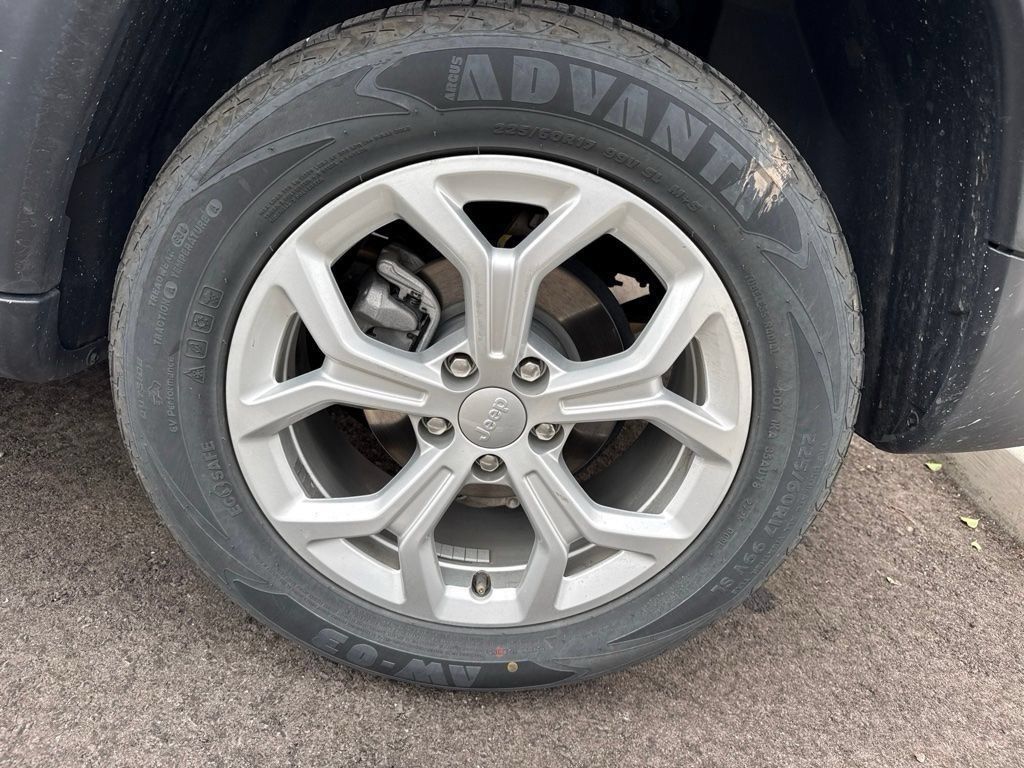 Used 2024 Jeep Compass Latitude AWD/4WD image 7