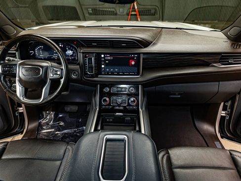 Used 2022 GMC Yukon Denali w/ Denali Premium Package image 14