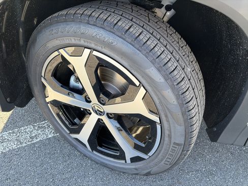 New 2026 Volkswagen Tiguan SE image 7