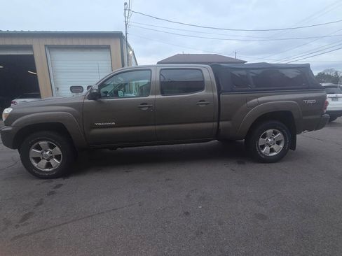 Used 2012 Toyota Tacoma 4x4 Double Cab w/ TRD Sport Pkg image 2