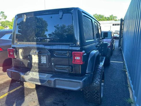 Used 2018 Jeep Wrangler Unlimited Sahara w/ LED Lighting Group AWD/4WD image 6