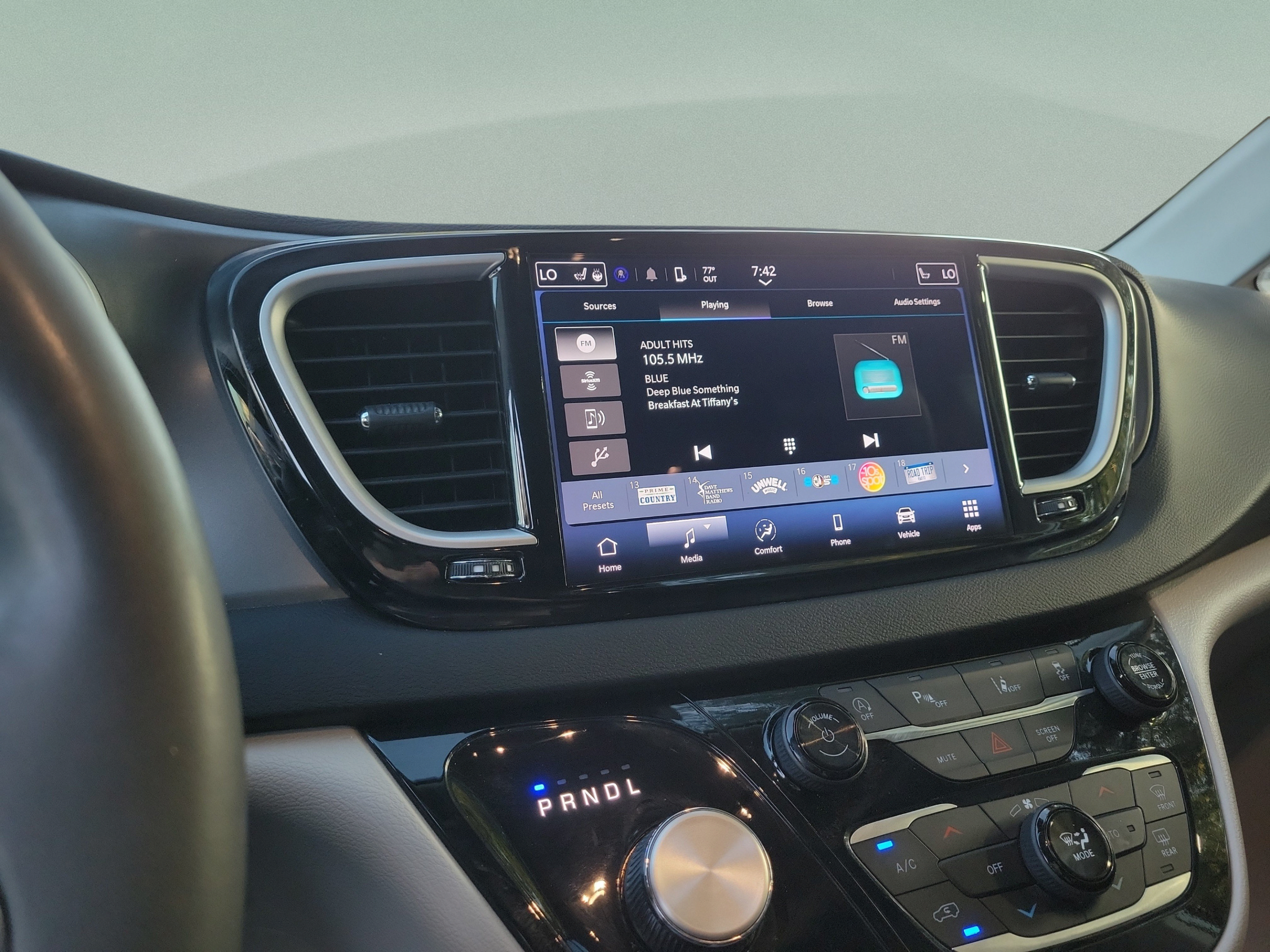 Used 2024 Chrysler Pacifica Touring-L FWD image 21