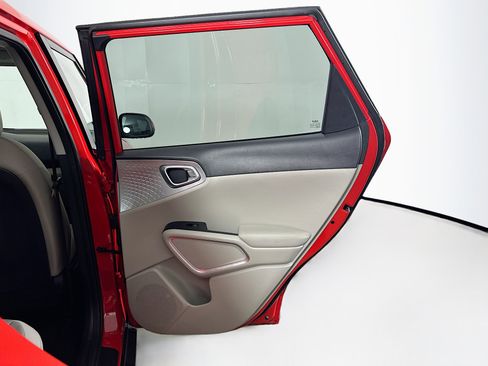 Used 2025 Kia Soul LX w/ LX Technology Package image 28