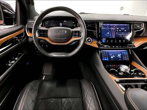 Used 2025 Jeep Grand Wagoneer L Series III w/ Rear-Seat Entertainment Group AWD/4WD image 6