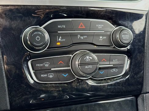 Used 2021 Chrysler 300 Touring L RWD image 29
