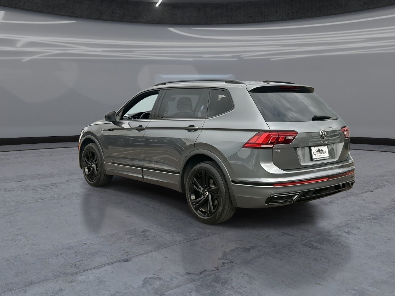 Used 2024 Volkswagen Tiguan SE R-Line FWD image 4